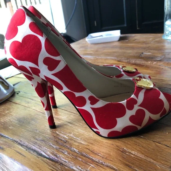 Hello Kitty Heels - Picture 3 of 12